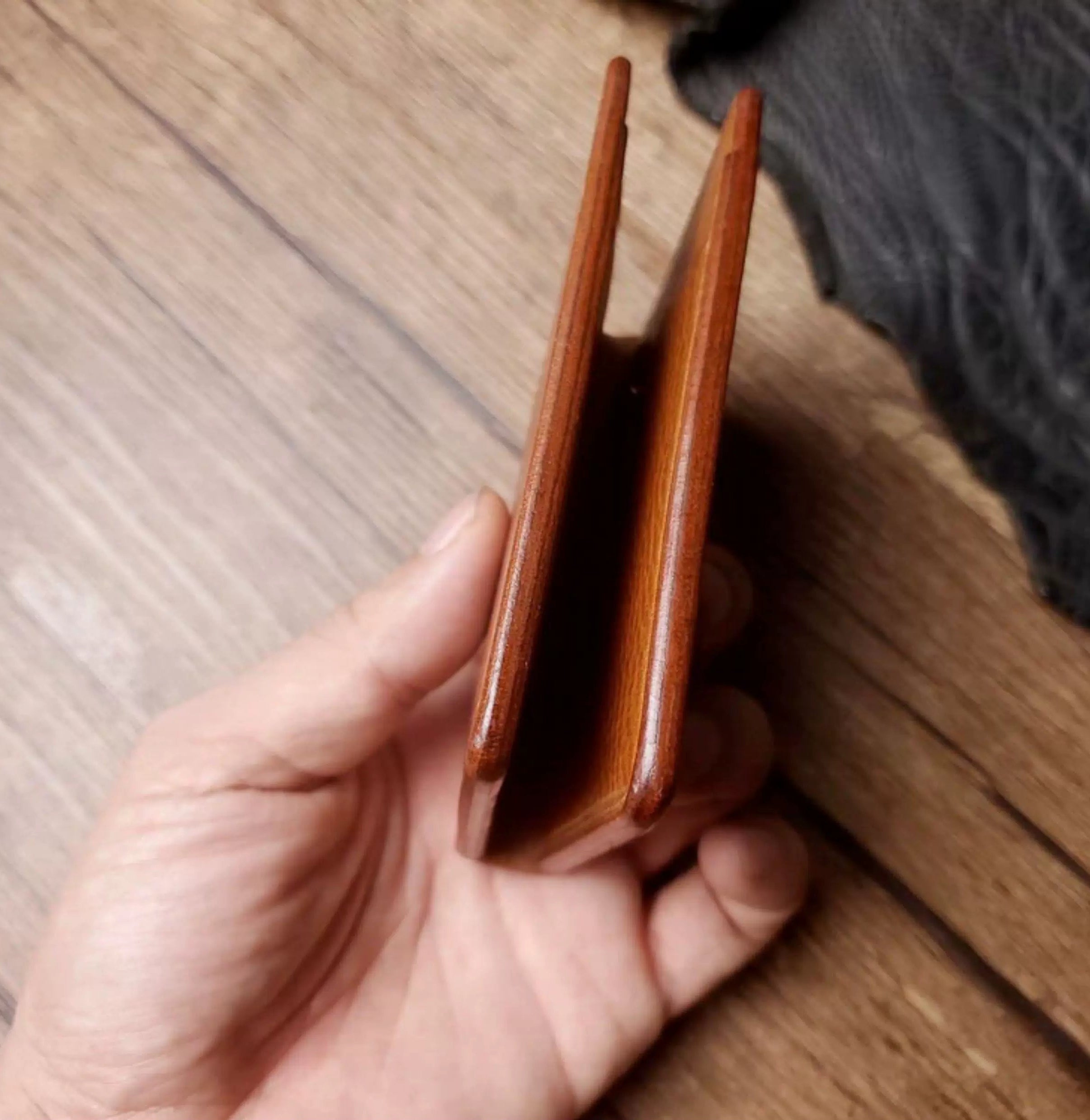 Handcrafted Italian Tuscany Stuffed Leather Cardholder With Natural Tumbled Grain & Rich Pull-Up