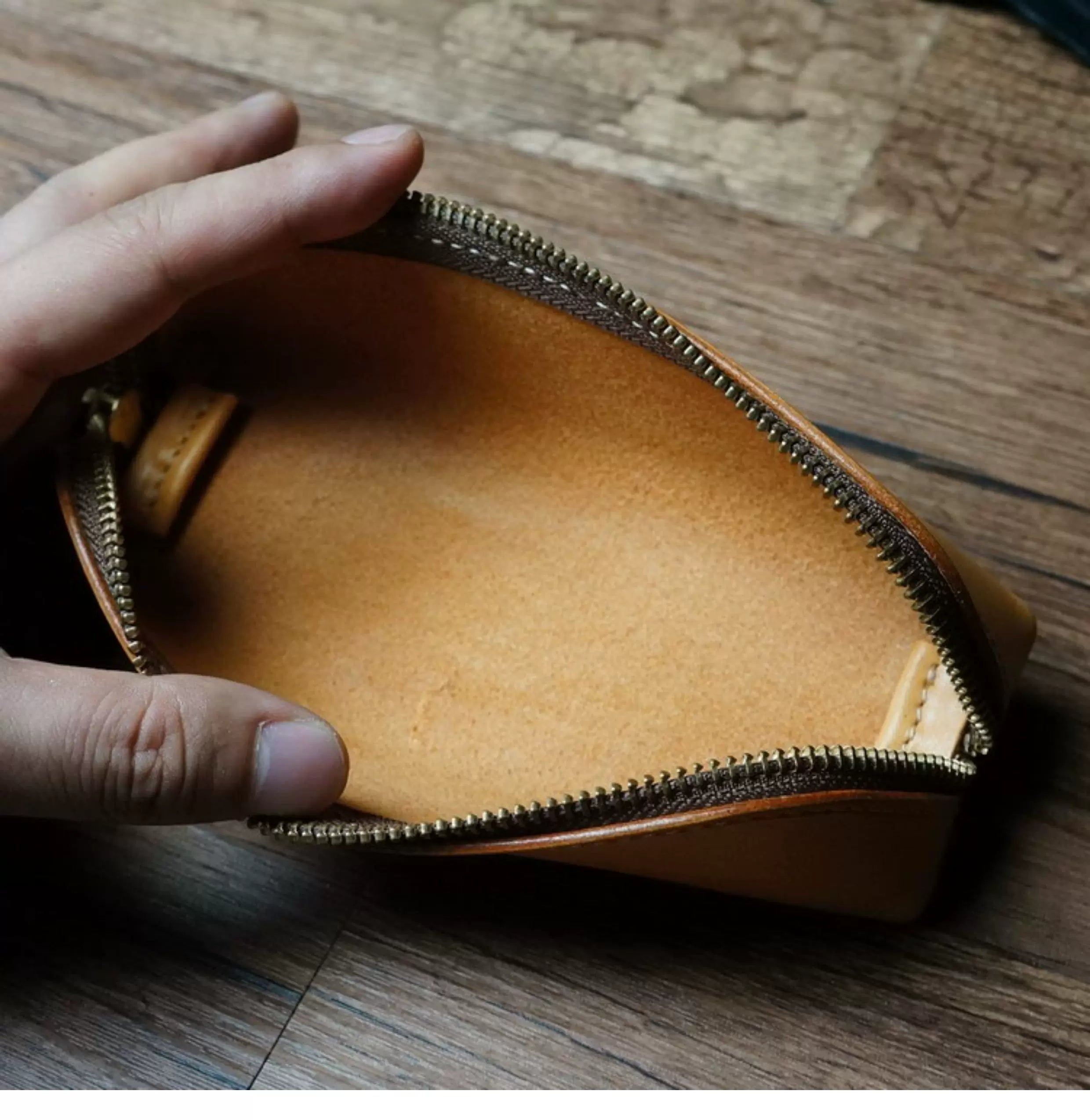 Handcrafted Ginger Reguilón Leather Zip Pencil Case
